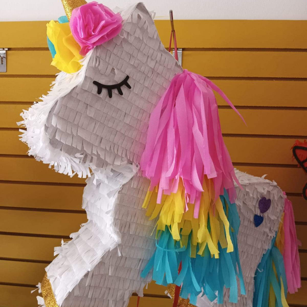 PIÑATAS MUÑEQUITOS